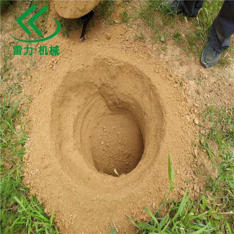 手提式挖坑機(jī)下鉆成孔